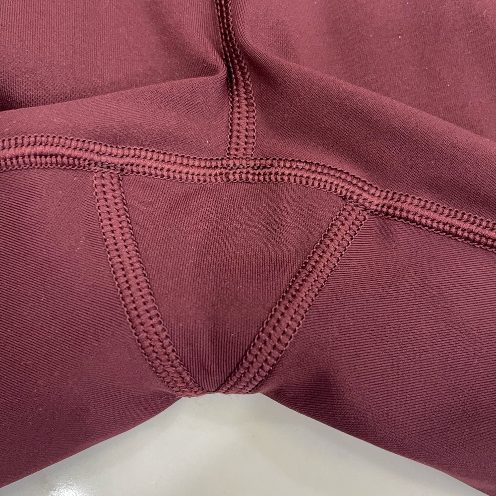 EUC Lululemon crop leggings with mesh detail - Picture 4 of 10